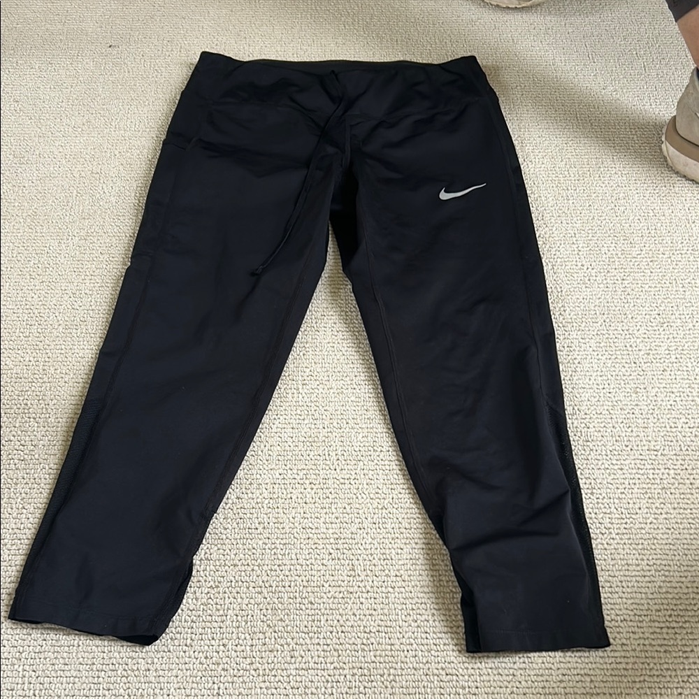 Nike Black Capri Athletic Pants🌿